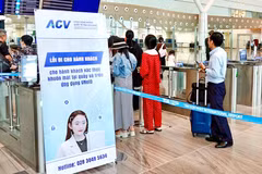 Passengers use a facial recognition check-in system at Terminal 3 of Tan Son Nhat International Airport in Ho Chi Minh City on September 16. (Photo: tuoitre.vn)