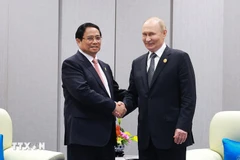 Prime Minister Pham Minh Chinh (L) and Russian President Vladimir Putin (Photo: VNA)