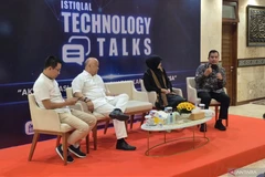 Head of the Centre for Data and Information Technology of the Ministry of Primary and Secondary Education, Yudhistira Nugraha (right), and chair of the implementation team of the National Information and Communication Technology Council, Ilham Akbar Habibie (second, left), during a discussion at Istiqlal Mosque, Jakarta, on Wednesday (July 9, 2025). (Photo: Antara)