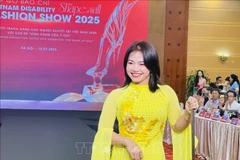 A model with disabilities at the press conference (Photo: VNA)