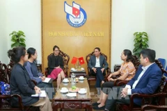 Representatives of Yunna Daily Press Group and the South Asia–Southeast Asia International Communication Centre meet with Standing Vice Chairman of the of the Vietnam Journalists Association (VJA) Nguyen Duc Loi on September 26. (Photo: VNA)