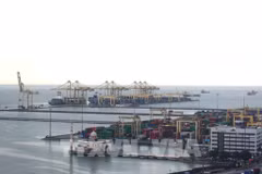 Containers are handled at a port in Penang state, Malaysia. (Photo: VNA) 