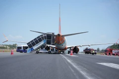 An Air India Express Boeing 737-300 sits on the runway at Phuket airport shortly after making a hard landing on March 11. (Photo: Phuket International Airport) 