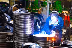 Production at Viet Hai High-Tech Structure Production Company Limited in Vung Ang Economic Zone. Ha Tinh province aims to develop Vung Ang Economic Zone into a regional centre for industry, energy, seaports and logistics (Photo: VNA) 