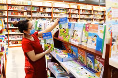 Textbooks are sold at a bookstore operated by the Vietnam Education Publishing House. (Photo: VNA) 