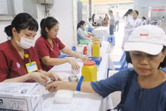 Residents receive health check-ups at Cho Lon Ward Health Station. (Photo: VNA) 