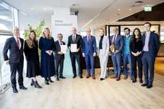 The Indonesian ambassador to the Netherlands Mayerfas with Hans Docter, CEO a.i. and officers of the Netherlands' Invest International