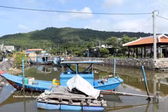 The canal in front of Long Son Big House has become cleaner thanks in part to environmental clean-up efforts by Long Son Petrochemicals Co., Ltd. (Photo: VNA)
