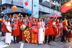Vietnamese people take part in activities celebrating the 80th anniversary of Vietnam’s National Day in Kuala Lumpur, Malaysia. (Photo: VNA)