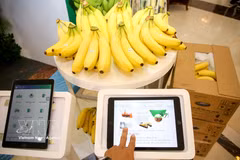 Vietnamese agricultural products are equipped with traceability stamps, enabling consumers to verify their origin. (Photo: VNA) 