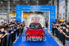 The 200,000th vehicle to roll off the production line this year is the all-electric 7-seat MPV model Limo Green. (Photo: VNA)