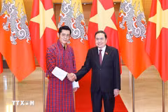 National Assembly Chairman Tran Thanh Man (R) and King of Bhutan Jigme Khesar Namgyel Wangchuck. (Photo: VNA)
