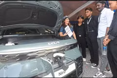 Manufacturing shift: A file photo of students inspecting an electric vehicle during National TVET Day in Kuala Langat.. (Photo: thestar.com.my) 