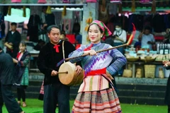 A traditional dance performance by Mong ethnic artists. (Photo: VNA)