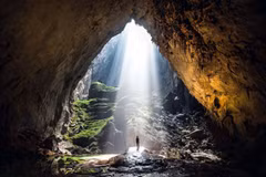 Sunlight streams into the Dinosaur Eye while visitors join the Son Doong adventure tour (Photo: VNA published)