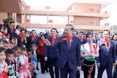 Party General Secretary To Lam speaks at the groundbreaking ceremony for 121 inter-level boarding schools in land border communes on the morning of March 19. (Photo: VNA)