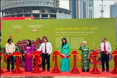Delegates at the opening of the exhibition (Photo: VNA)