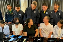 Phone scam gang members, including Chinese and Myanmar nationals, front row, were arrested following a raid on a pool villa in Doi Saket district, Chiang Mai. (Photo: bangkokpost.com)