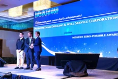 PV Drilling CEO Nguyen Xuan Cuong receives ‘Mission: Zero Possible’ award in Malaysia. (Photo: nangluongvietnam.vn)