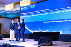 PV Drilling CEO Nguyen Xuan Cuong receives ‘Mission: Zero Possible’ award in Malaysia. (Photo: nangluongvietnam.vn)