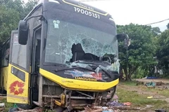 Sleeper bus crash in Ha Tinh province leaves nine dead and 16 injured. (Photo: VNA) 