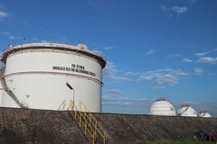 The Dung Quat refinery operates at 123.5% of its capacity, boosting domestic fuel supply. (Photo: VNA)