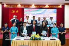 The Hue Festival organising committee signs a sponsorship deal with Vietnam Airlines and Pacific Airlines. (Photo: VNA)