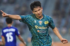 Nguyen Duc Phu capping off the victory in the 80th minute, sealing a comprehensive win for the hosts (Photo: nhandan.vn)
