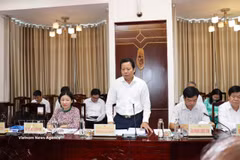 Pham Tan Hoa, Vice Chairman of the Tay Ninh People's Committee, speaks at the meeting. (Photo:VNA) 
