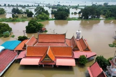 An aerial view of the area surrounding Wat Bot (Bon) in Ban Krathum, Sena district in Ayutthaya, showing extensive recent flooding. The new insurance development plan considers disaster risks. (Photo: bangkokpost.com) 