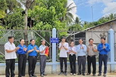 Singaporean students build a playground to support children in Ben Tre (Photo: VNA) 