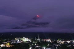 Lava flows from the crater of Mayon Volcano as seen from Daraga town while alert level 3 remains in Albay province, northeastern Philippines, January 8, 2026. (Photo: news.cgtn.com) 