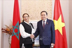 NA Chairman Tran Thanh Man (R) receives chair of Morocco–Vietnam Friendship Parliamentarians' Group Lubna Srhiri (Photo: VNA) 