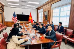 Minister of Industry and Trade Le Manh Hung holds talks with US Secretary of Commerce Howard Lutnick to discuss major orientations for advancing bilateral economic and trade cooperation.(Photo: VNA)