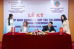 The newly inked deal includes 100 million EUR in conditional credit and an additional 50 million EUR in unconditioned funds. (Photo: VietnamPlus)