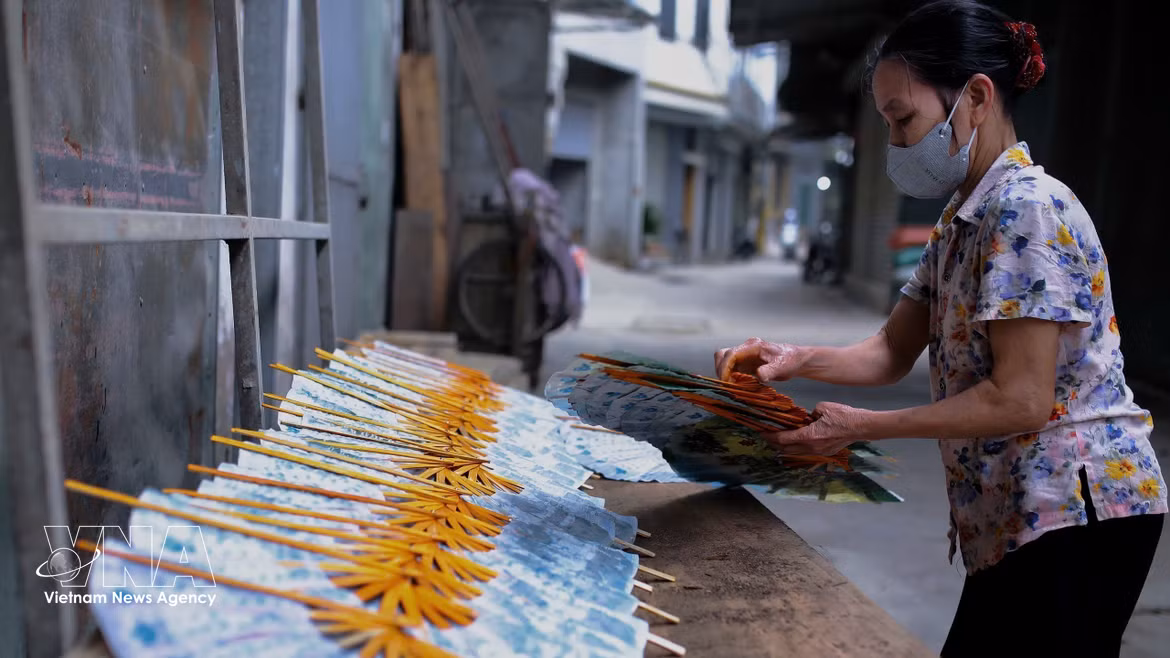 Digital transformation promotes Chang Son fan-making craft