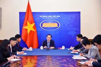 Minister of Foreign Affairs Le Hoai Trung holds phone talks with Philippine Secretary of Foreign Affairs Maria Theresa Lazaro on December 15. (Photo : VNA)