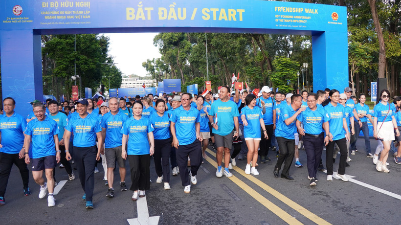 The walk starting point on Le Duan street. (Photo: VNA)