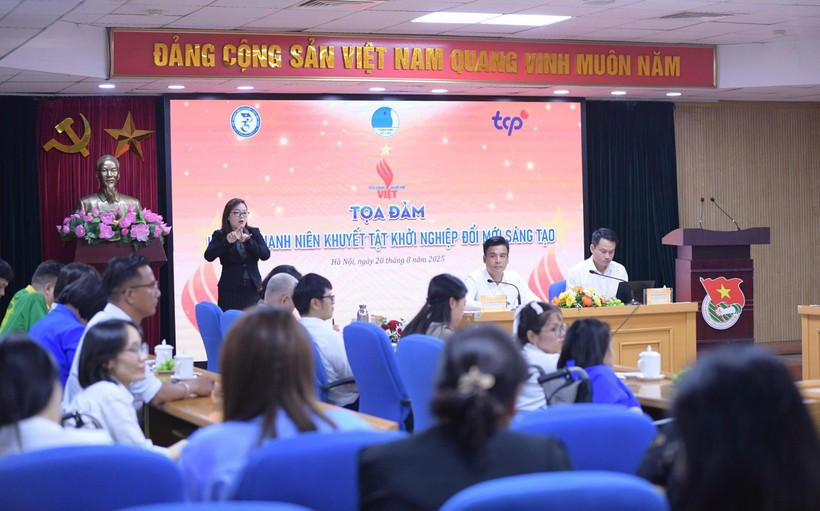The seminar seeks solutions to assist young persons with disabilities in entrepreneurship. (Photo: VietnamPlus)