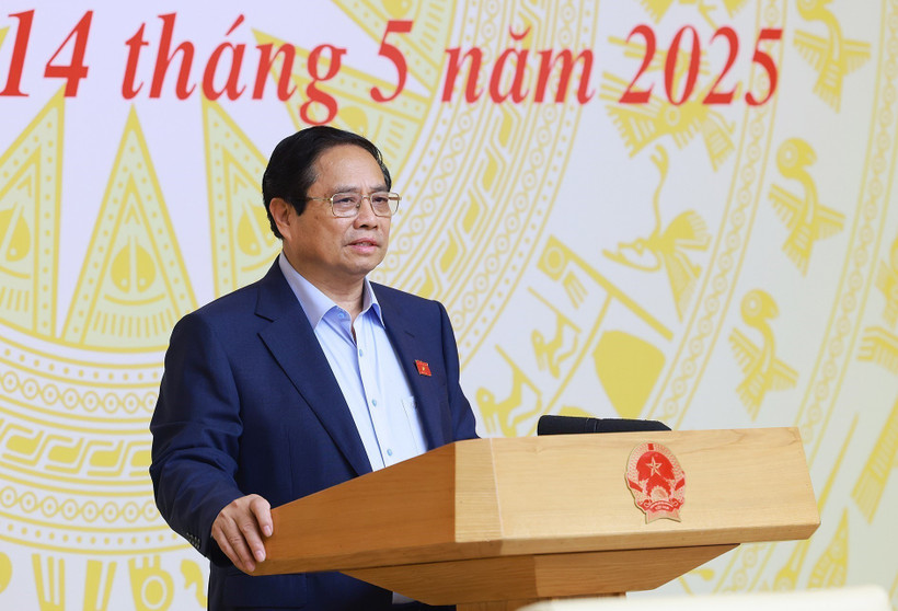 Prime Minister Pham Minh Chinh chairs the working session with ministries, central agencies, and relevant units on smuggling, trade fraud. (Photo: VNA)