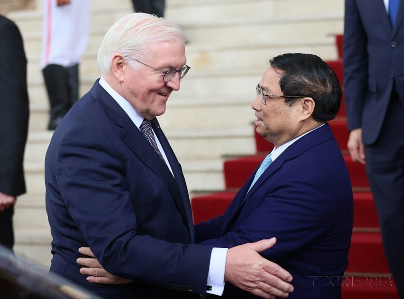 Prime Minister Pham Minh Chinh (R) meets with German President Frank-Walter Steinmeier during the latter’s state visit to Vietnam on January 24, 2024. (Photo: VNA)