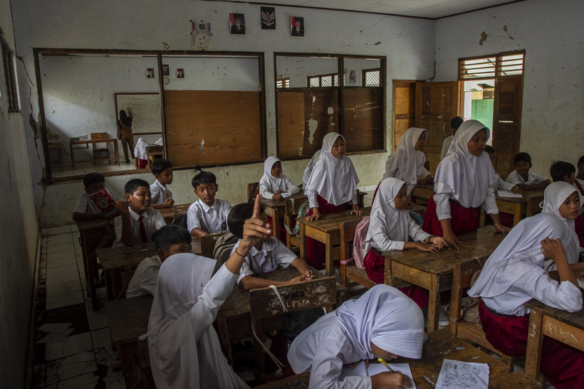 Students participate in classroom activities at the SD Negeri Karangbolong 2 elementary school in Cigeulis, Pandeglang regency, Banten, Indonesia. (Photo: Antara) 