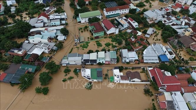 Widespread flooding inundates large parts of Khanh Hoa province, leaving many homes submerged. (Photo published by VNA)