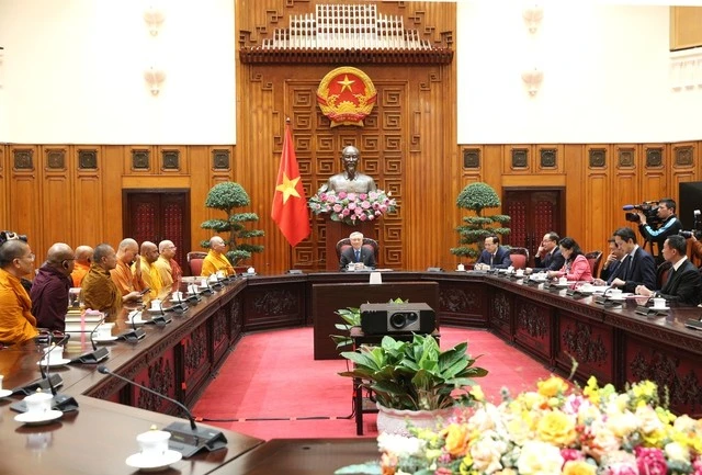 Permanent Deputy Prime Minister Nguyen Hoa Binh hosts a meeting with the International Council for the Day of Vesak on February 27. (Photo: VNA)