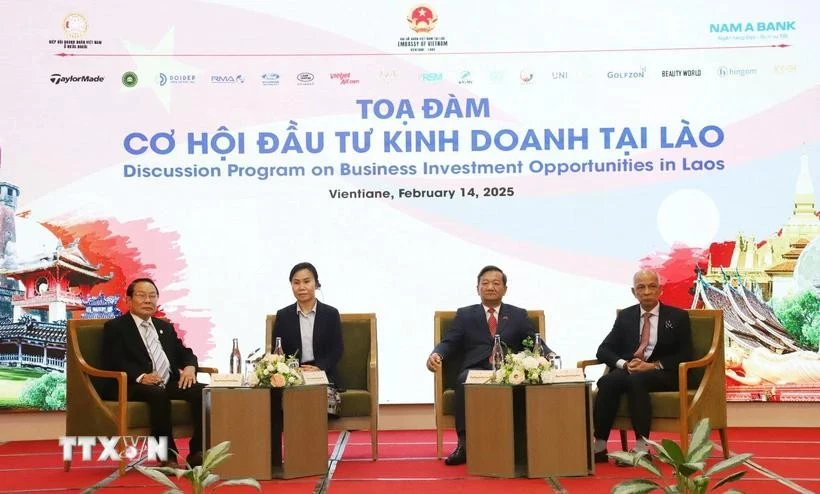 Lao government officials and representatives of Vietnamese businesses at the seminar (Photo: VNA)