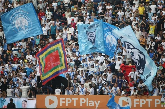 V.League 1 attracts a large number of spectators to stadiums. (Photos thethao.sggp.org.vn)