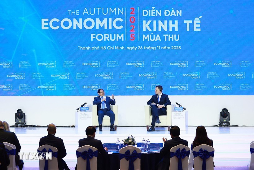 Prime Minister Pham Minh Chinh at a dialogue with Stephan Mergenthaler, Managing Director of the World Economic Forum (WEF), as part of the Autumn Economic Forum 2025. (Photo: VNA)