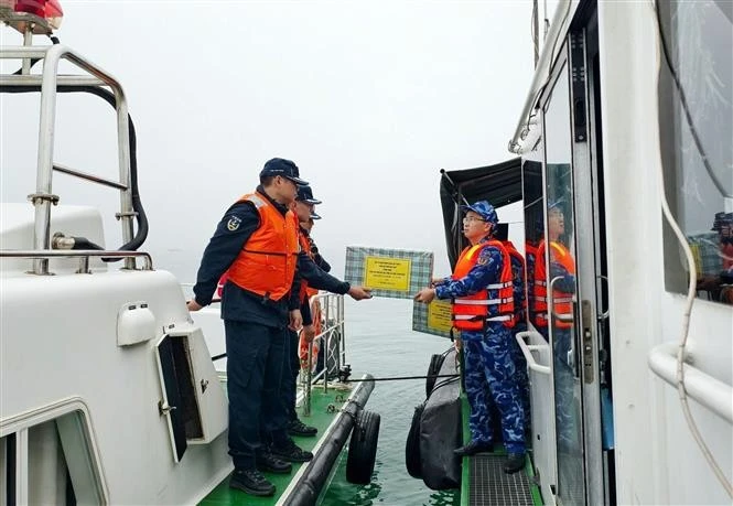 The Vietnam and China Coast Guards conduct a joint patrol in the Gulf of Tonkin. (Photo: VNA)