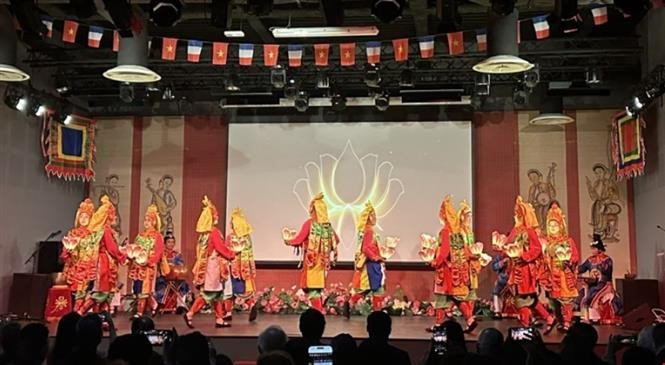 A royal court music performance at the tourism promotion event in Paris. (Photo: VNA)