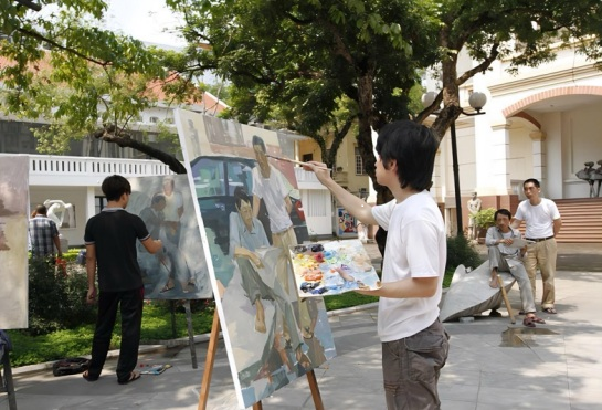 Students at an art training class at the VNUFA. (Photo courtesy of Goseki Ryoko)